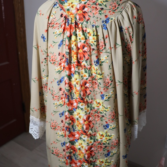 Relipop Floral Lace Cover Up - Picture 3 of 4